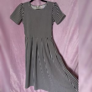 COPY - 🖤 Lularoe black and white stripped Amelia dress